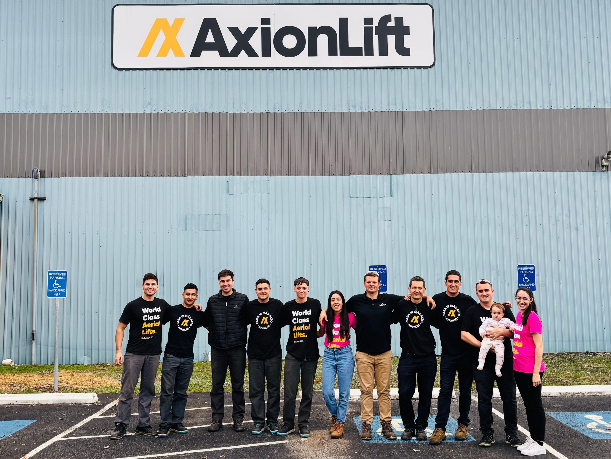 AxionLift abre una nueva planta en Estados Unidos y lanza un programa de intercambio para sus colaboradores